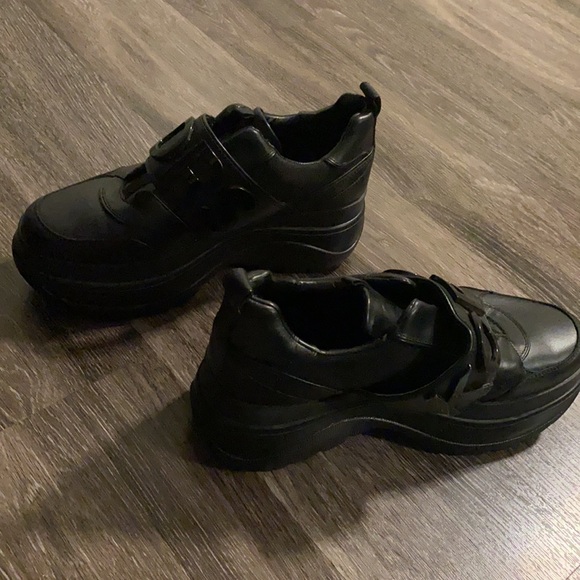 Used  once - Picture 2 of 4